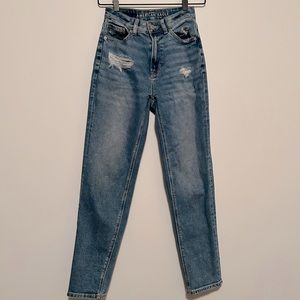 American Eagle Medium Blue Distressed Mom Straight Jean - Size 00